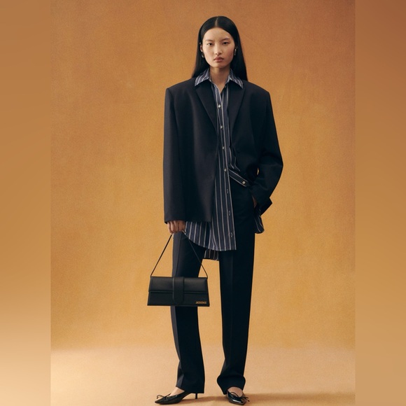 Authentic Jacquemus Long Le Bambino Leather Shoulder Bag In Black Gold Hardware - Picture 4 of 16